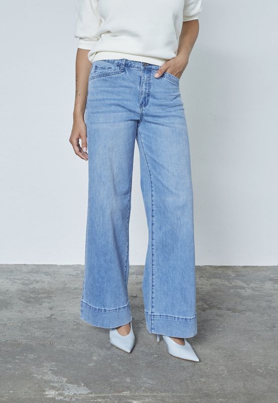 Feja jeans. Light blue wash