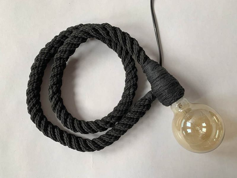 Tau lampe sort.