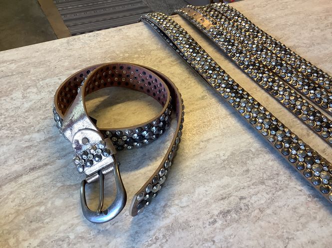 Hovedbilde Belte med studs, kobber
