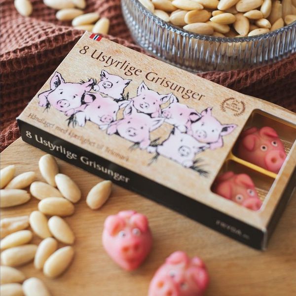 Hovedbilde Frida marsipan. 8 ustyrlige grisunger, 120 gram